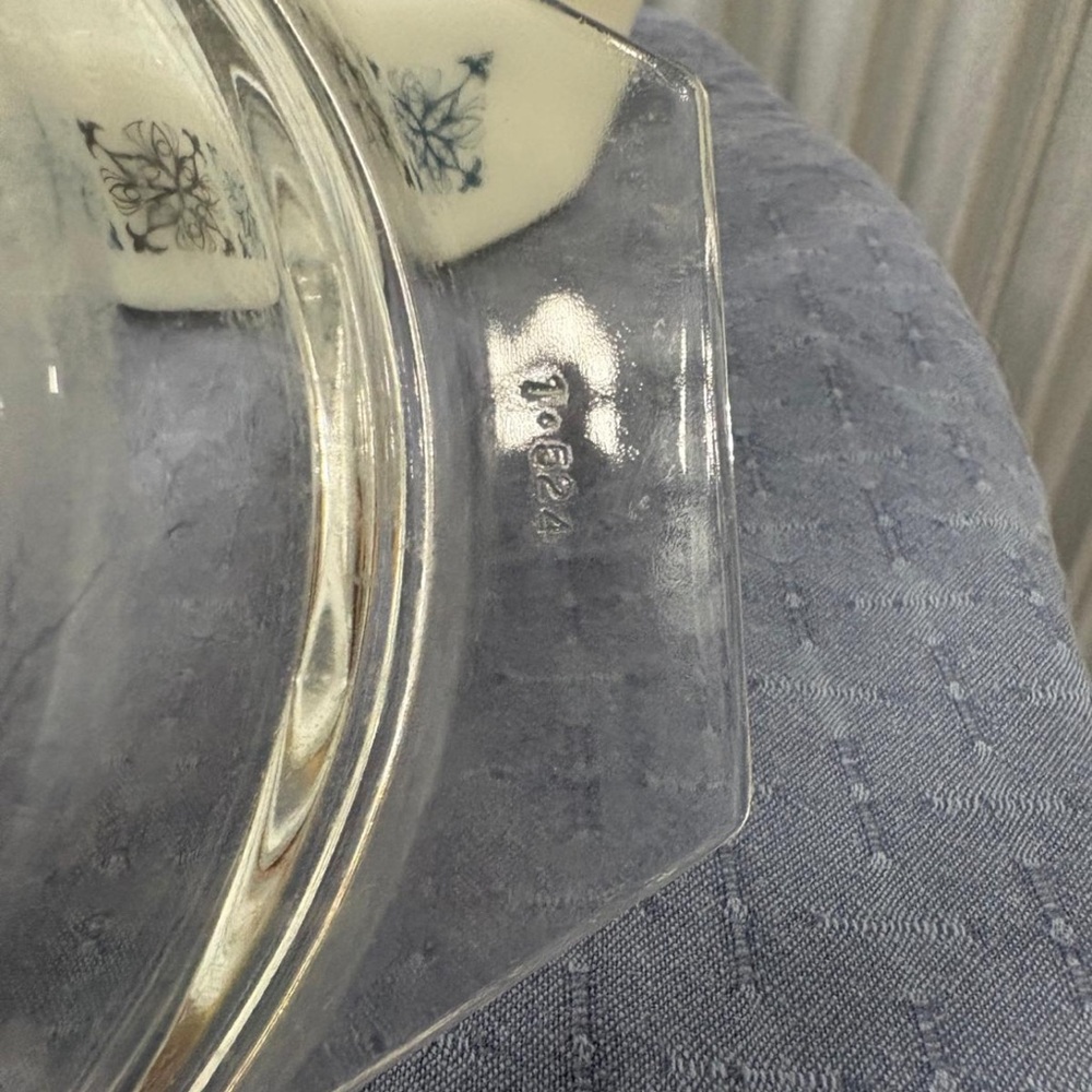JAJ PYREX Chelsea Casserole Dish - Picture 4 of 5